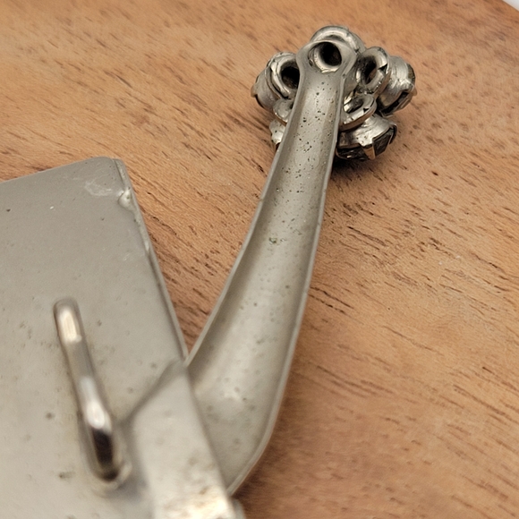 Adorable Silver Watering Can Brooch with Rhinestones Paste - Picture 5 of 8